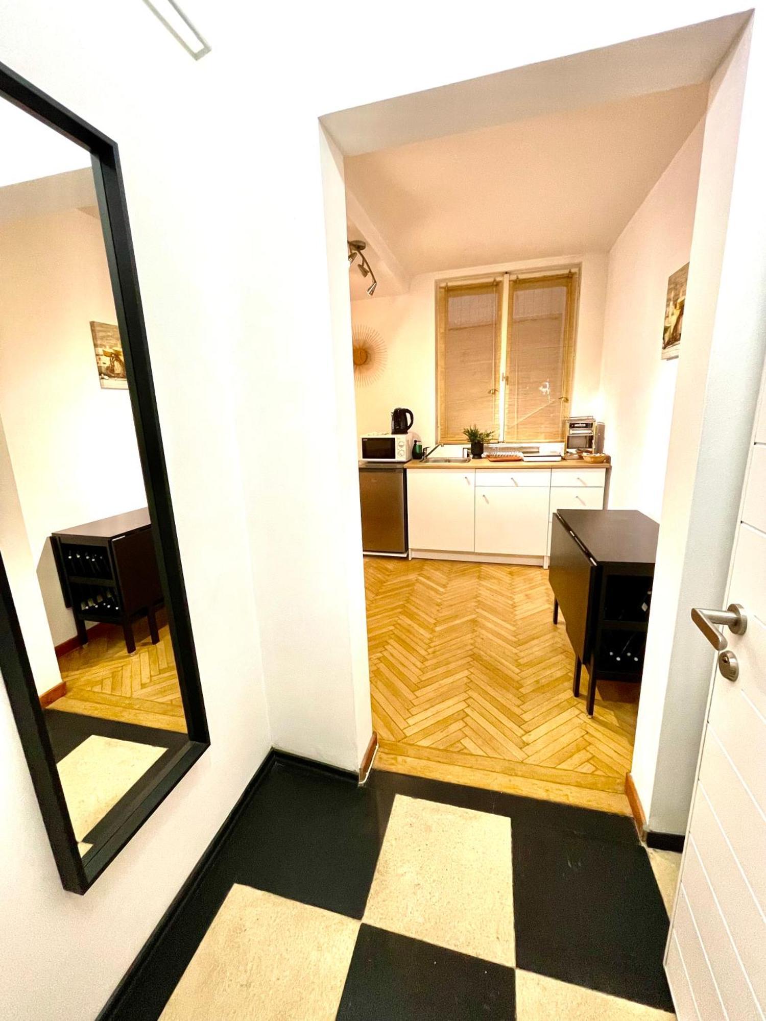 Metropole Apartments - Old City บูคาเรสต์ ภายนอก รูปภาพ