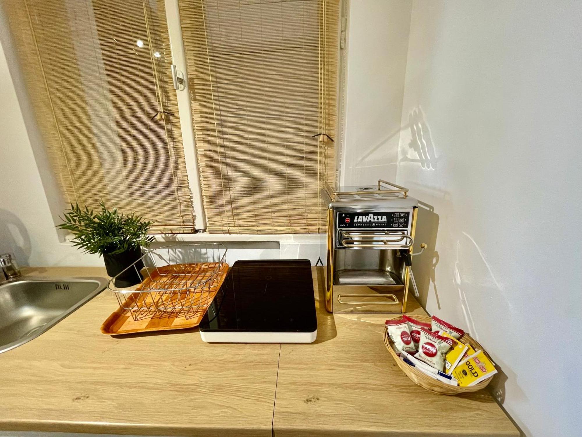 Metropole Apartments - Old City บูคาเรสต์ ภายนอก รูปภาพ