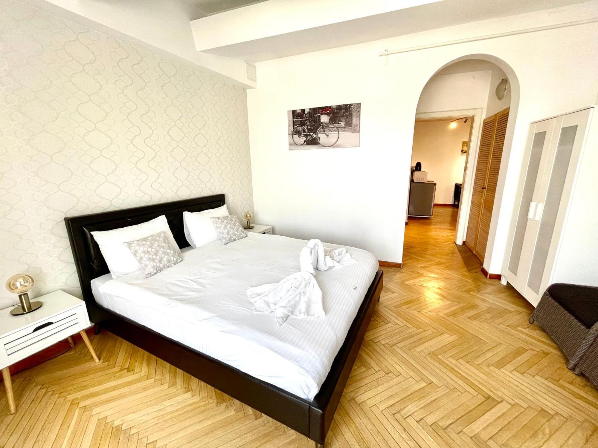 Metropole Apartments - Old City บูคาเรสต์ ภายนอก รูปภาพ